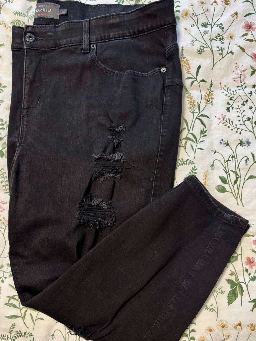torrid Bombshell Skinny Black Distressed Jeans - 26S